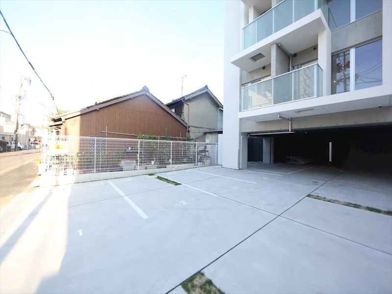 ＣＯＺＹ名城公園 敷地内平面駐車場