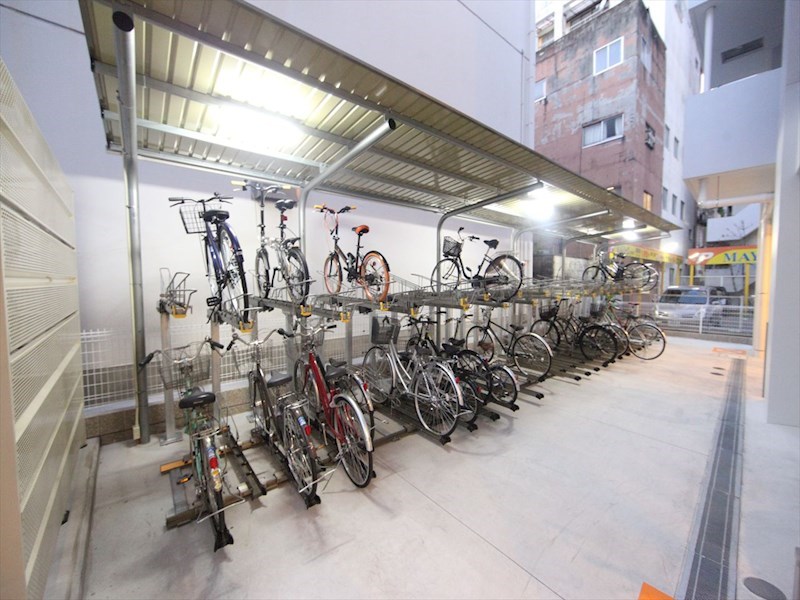 パルティール上前津 屋根付き駐輪場