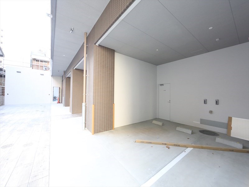プレミアムコート新栄 敷地内屋根付き駐車場