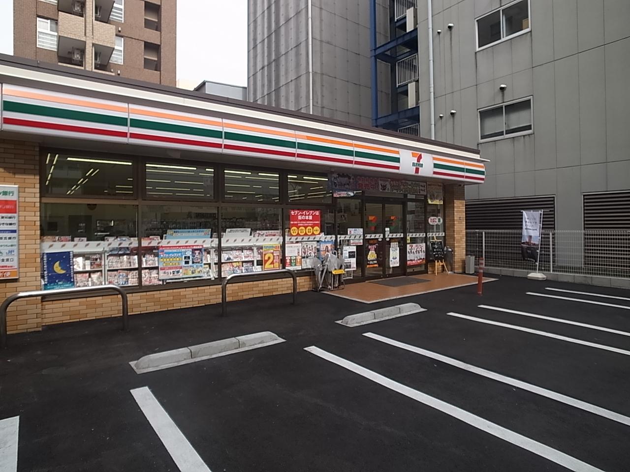ＧＲＡＣＥ　ＲＥＧＡＬＩＡ セブンイレブン 名古屋新栄1瓦町店（コンビニ）