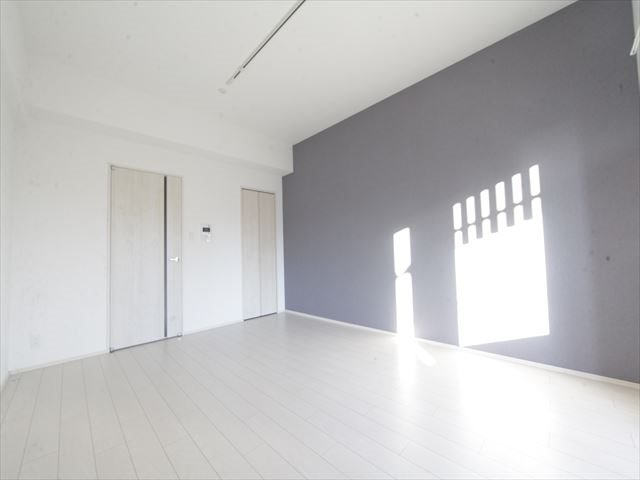 NEO JAPANESQUE出来町 洋室10帖　クローゼット（収納充実してます）