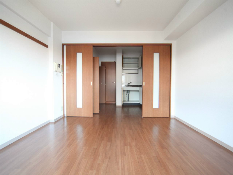 ルトゥール 洋室8帖　ＤＫ4帖　繋げて使用可能です