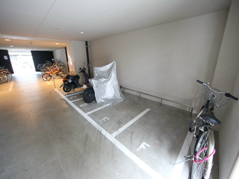 プレサンス錦プレミアム バイク置き場