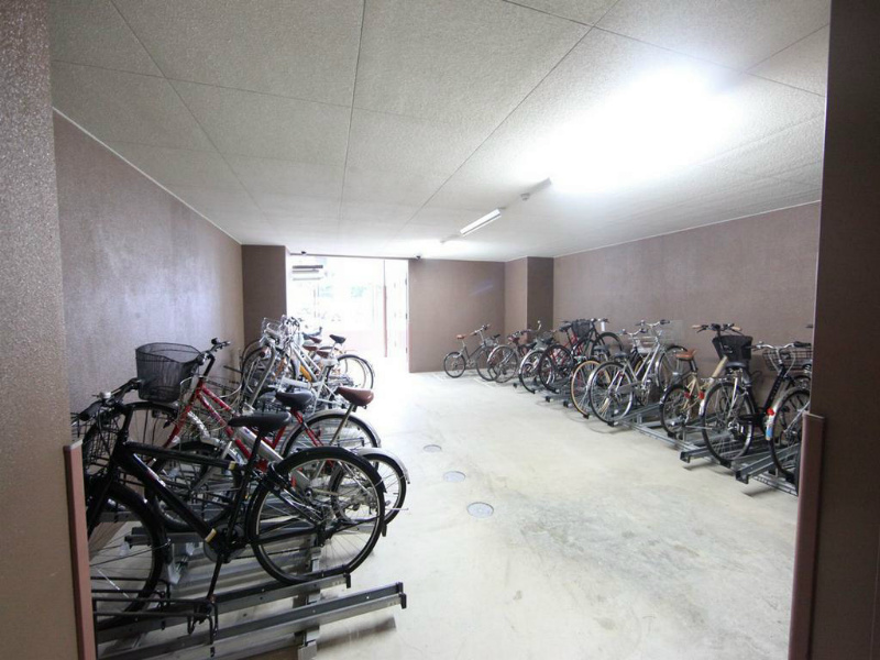 プレサンス東別院駅前コネクション 屋根付駐輪場