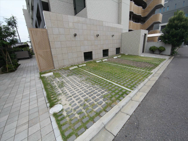 サリジェール瑞穂 敷地内平面駐車場