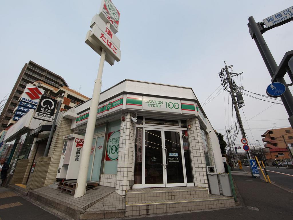 サリジェール瑞穂 ローソンストア100瑞穂区役所駅前店 (コンビニ)