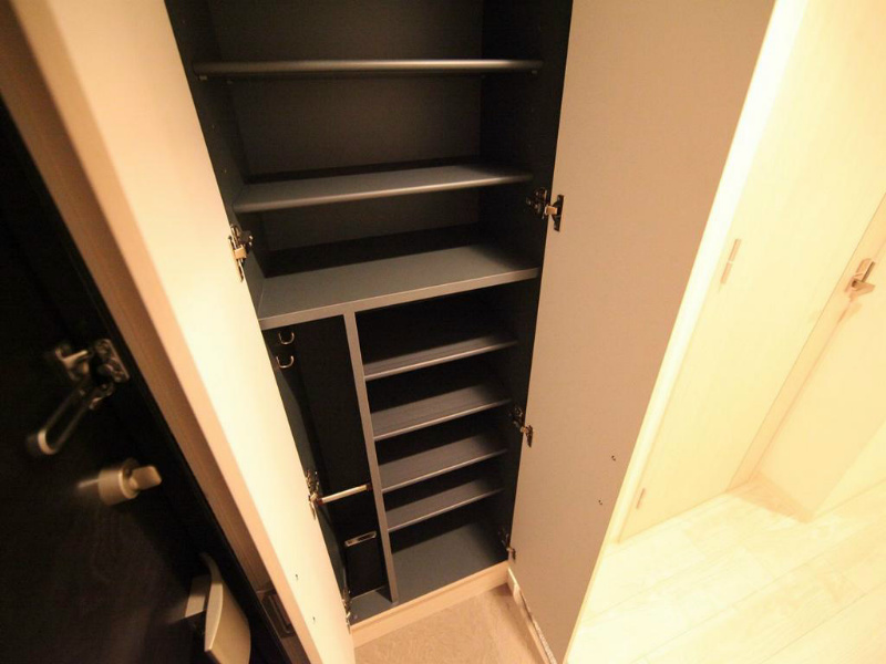 プレサンス久屋大通セントラルパーク 玄関　シューズボックス付（収納充実してます）