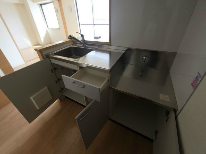 アースヒル東白壁 カウンターキッチン（ガス2口コンロ設置可）窓付（換気良好）