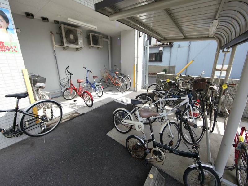 アースヒル東白壁 屋根付駐輪場