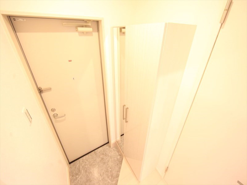 （仮称）熱田区野立町一丁目新築アパート 玄関　シューズボックス　姿見鏡付き（収納充実してます）
