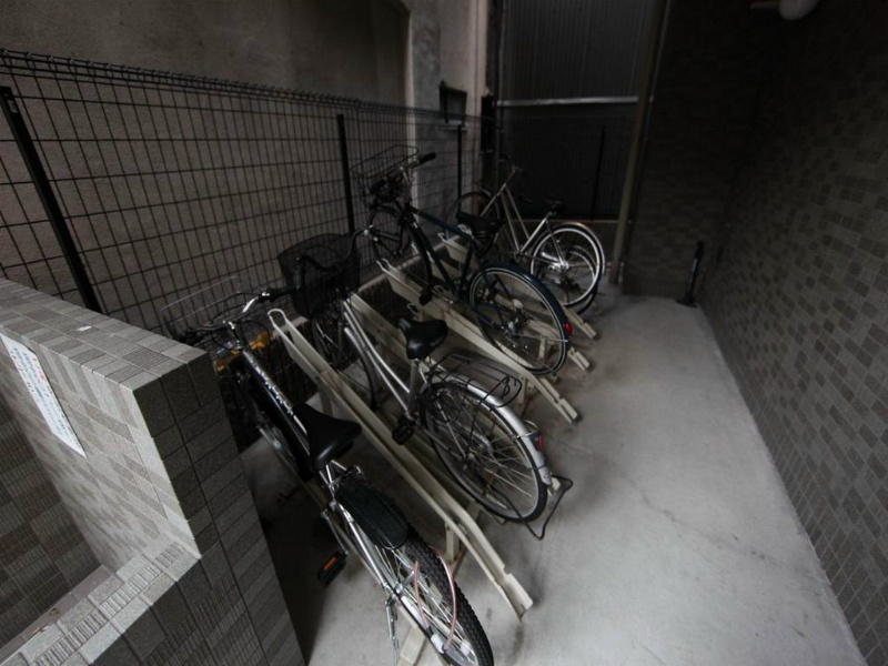 フローラル千種 駐輪場