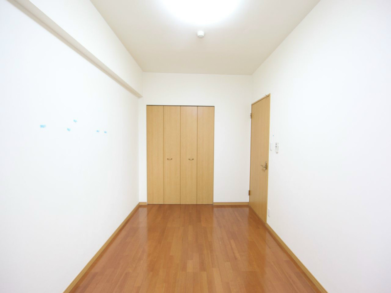 ヴェネチアプリモ 洋室6.4帖　クローゼット付（収納充実してます）エアコン付