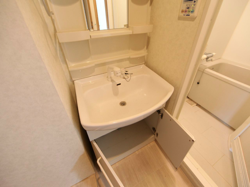 ヴェネチアプリモ 脱衣所　独立洗面台（シャップードレッサー）洗濯機用意できます