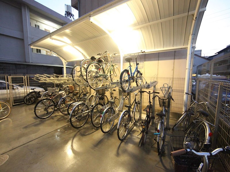 カトルセゾン金山 屋根付き駐輪場