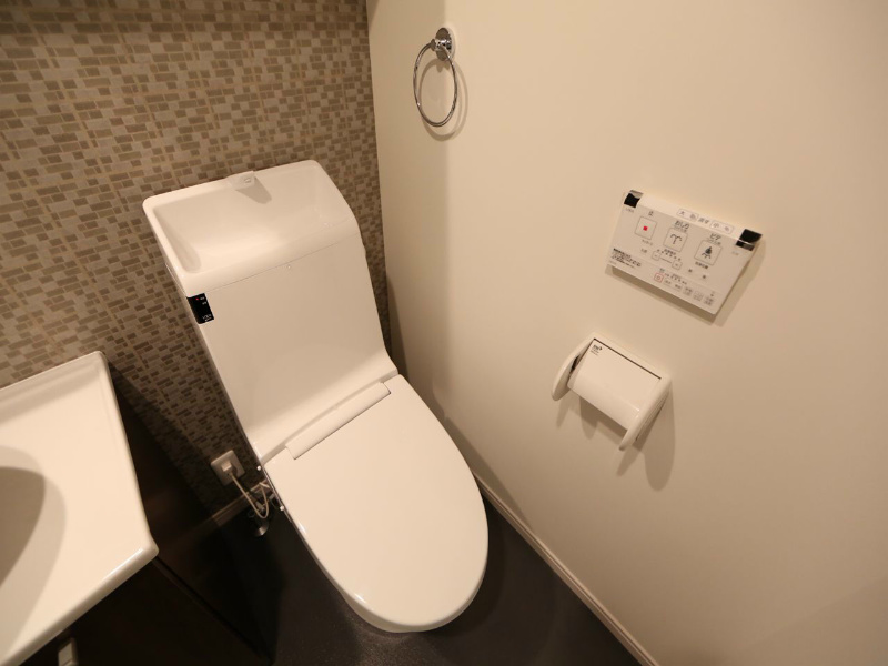 イーグル 温水洗浄暖房便座付トイレ