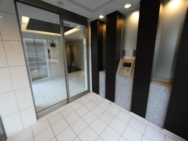 リエス鶴舞ＥＡＳＴ　ＴＯＷＥＲ エントランス　オートロック付　宅配ＢＯＸ付　防犯カメラ付