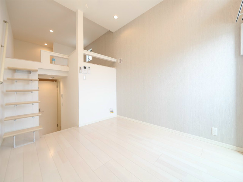 ｃｅｒｅｚｏ中村公園 洋室６.1帖　上段ロフト6.2帖（収納でも部屋でも使えます）