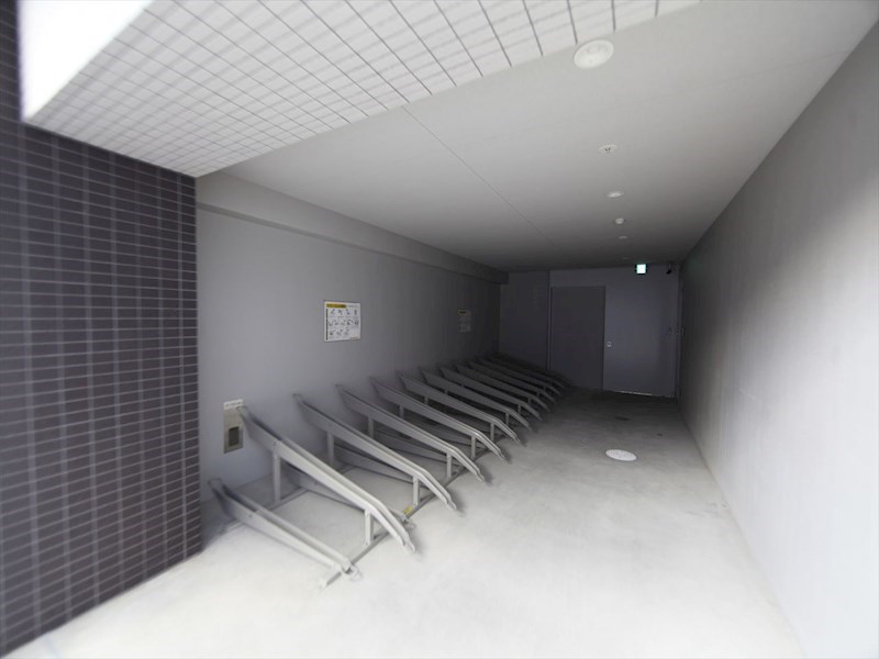 ラッフル千早 屋根付き駐輪場