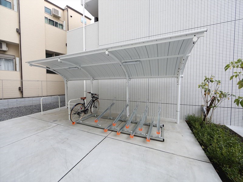 ＩＥ新栄 屋根付き駐輪場