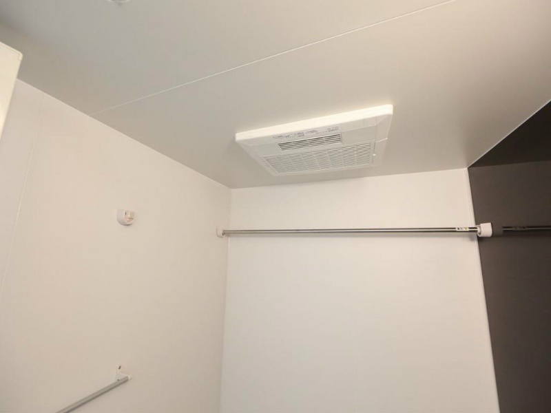 ヴェーラカーサウルバーナ 浴室暖房乾燥機付　24時間換気機能付バスルーム