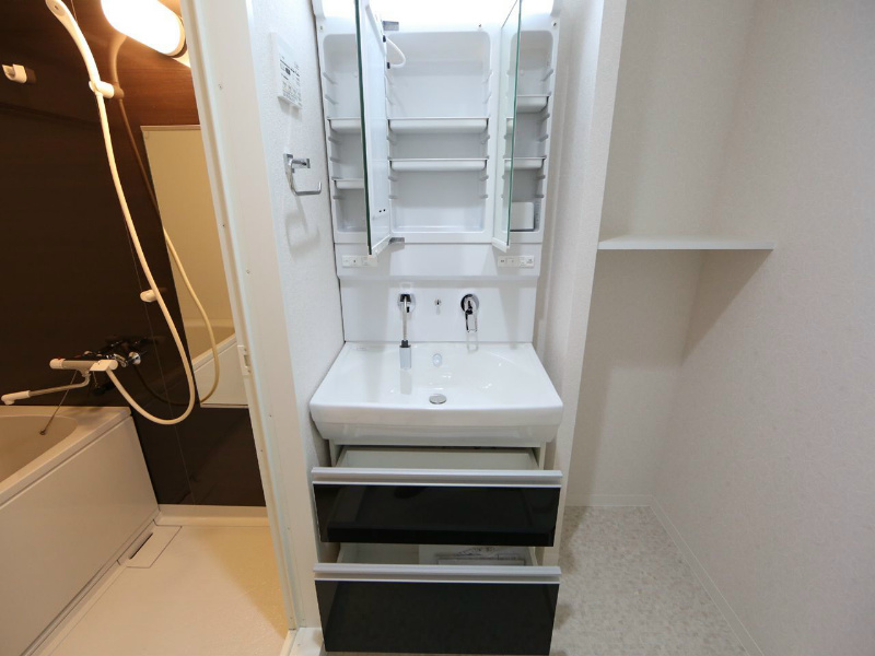 ヴェーラカーサウルバーナ 脱衣所　独立洗面台（シャンプードレッサー）洗濯機用意できます