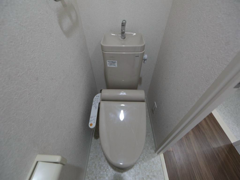 ヴェーラカーサウルバーナ 温水洗浄暖房便座付トイレ