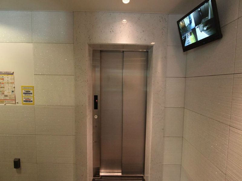 パルティール千種 エントランス　防犯カメラ付