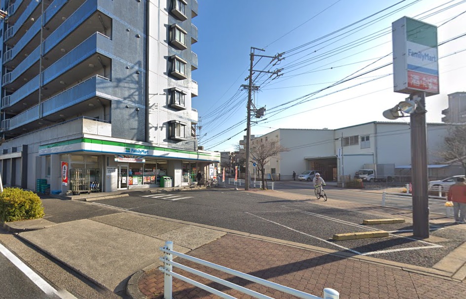 グランフォーレ千種 ファミリーマート 今池３丁目店 (コンビニ)