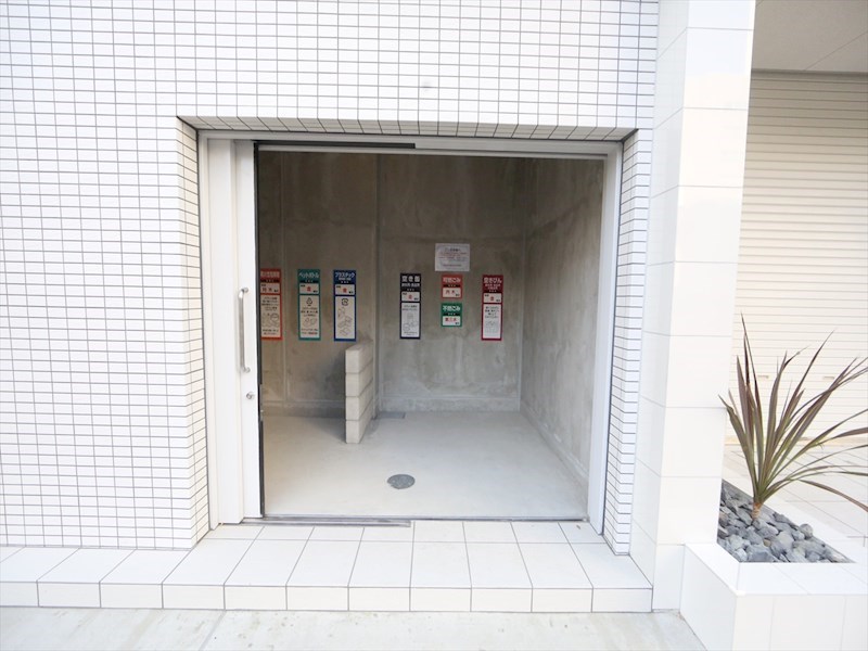Ｔｈｅ　Ｆｉｒｓｔ　Ｏｎｅ金山 敷地内ゴミ捨て場
