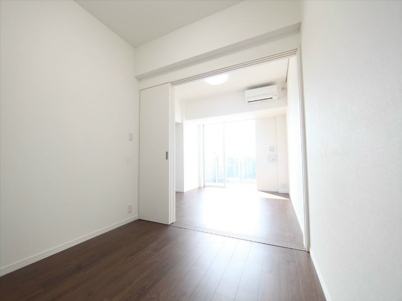 CORNES HOUSE NAGOYA（コーンズハウスナゴヤ） ＬＤＫ13帖　洋室4.5帖　つなげても仕切っても使えます