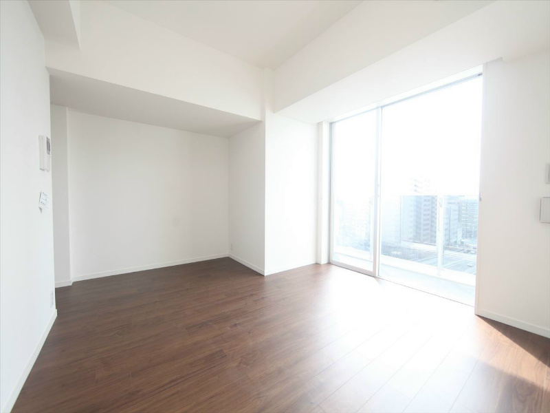 CORNES HOUSE NAGOYA（コーンズハウスナゴヤ） ＬＤＫ13帖　エアコン完備　バルコニー