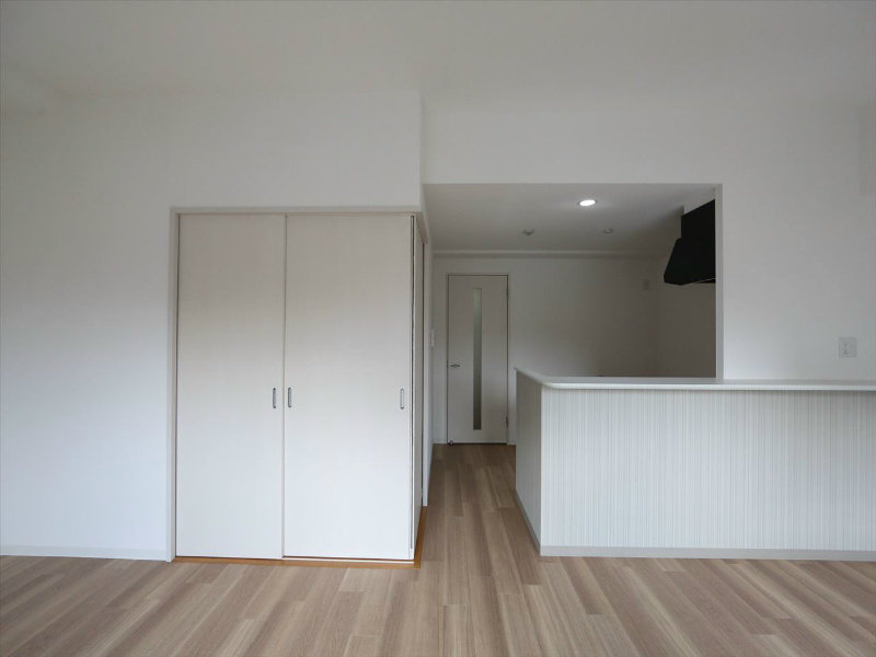 ＣａｓａＤｉＭａｒｅ（カーサジマーレ） ＬＤＫ15.3帖　洋室5.5帖とつなげても仕切っても使えます