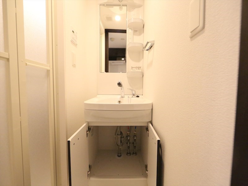 エステムコート名古屋新栄IIIグローリィ 脱衣所　独立洗面台（シャンプードレッサー付）収納スペース有