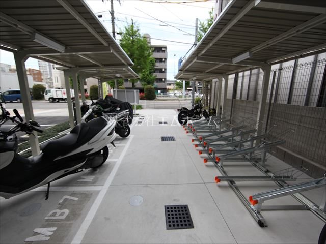 エステムコート名古屋黒川シャルマン 駐輪場