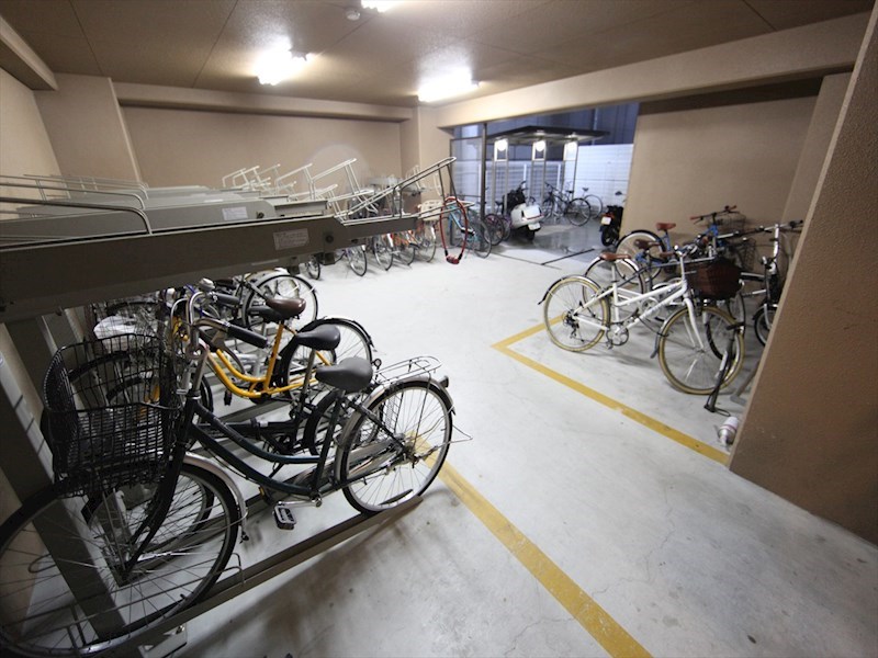 アメニティ栄 屋根付き駐輪場