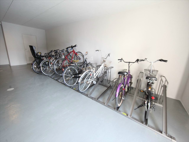 ＬＡＵＬＥＡ　ＨＥＩＡＮ（ラウレアヘイアン） 屋根付き駐輪場