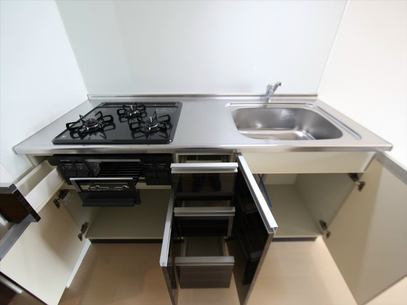 ステーションウエストタワー システムキッチン（ガス3口コンログリル付）