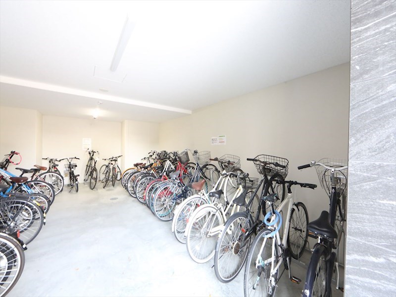 Ｃｅｒｅｓ志賀本通 屋根付き駐輪場