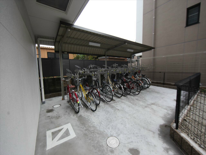 ＳＴ　ＰＬＡＺＡ　ＡＹＵＣＨＩ 屋根付き駐輪場