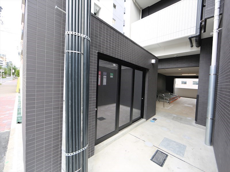 メイクスデザイン上前津 敷地内ゴミ捨て場