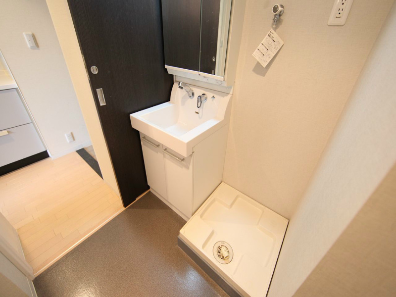 レジディア白壁 脱衣所　独立洗面台（シャンプードレッサー）洗濯機用意できます