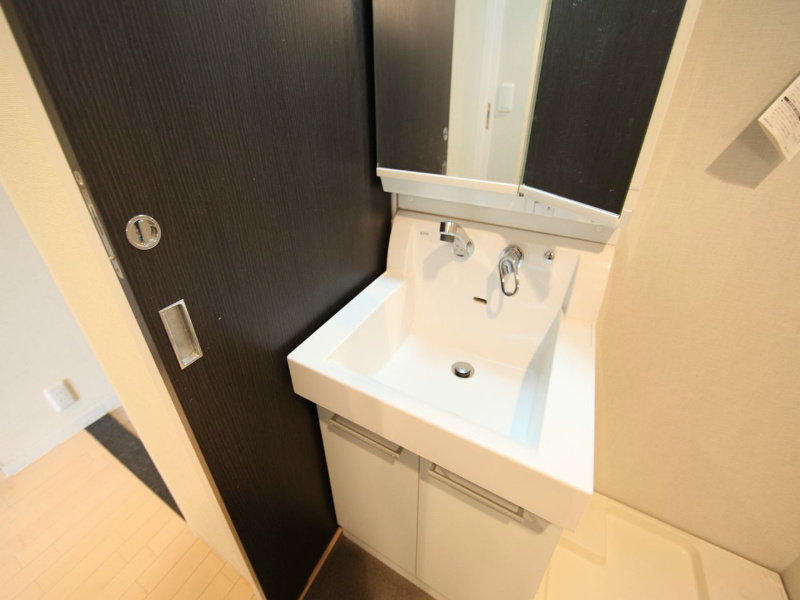 レジディア白壁 脱衣所　独立洗面台（シャンプードレッサー）洗濯機用意できます