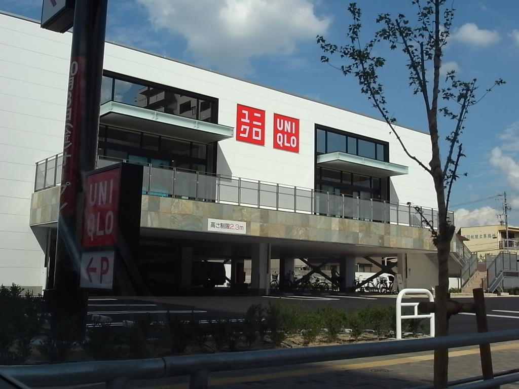 ａＬＡＴＯ白壁 ＵＮＩＱＬＯ （ユニクロ）