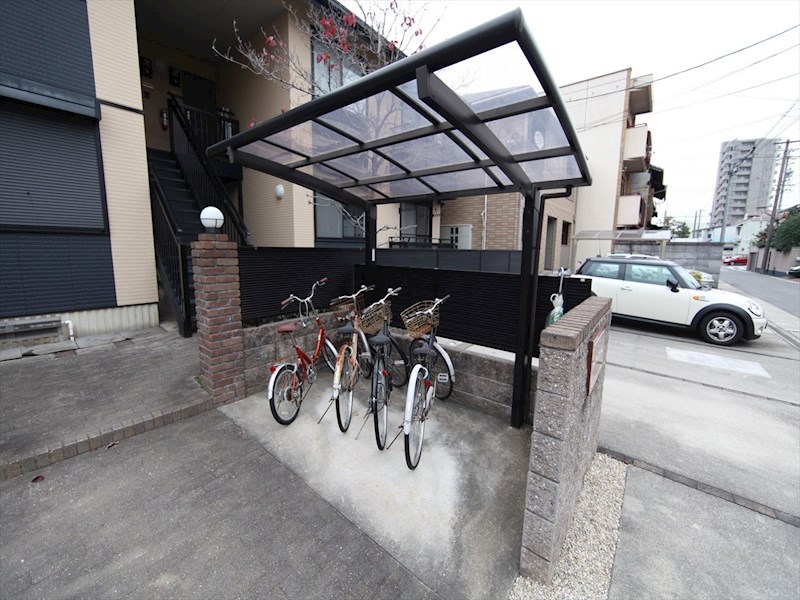 カーサミラソーレ 屋根付き駐輪場