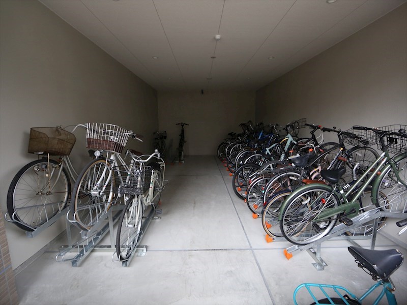 レジーナ鶴舞 屋根付き駐輪場