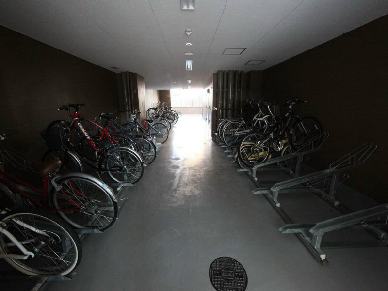 プレサンス桜通グレイス 屋付駐輪場