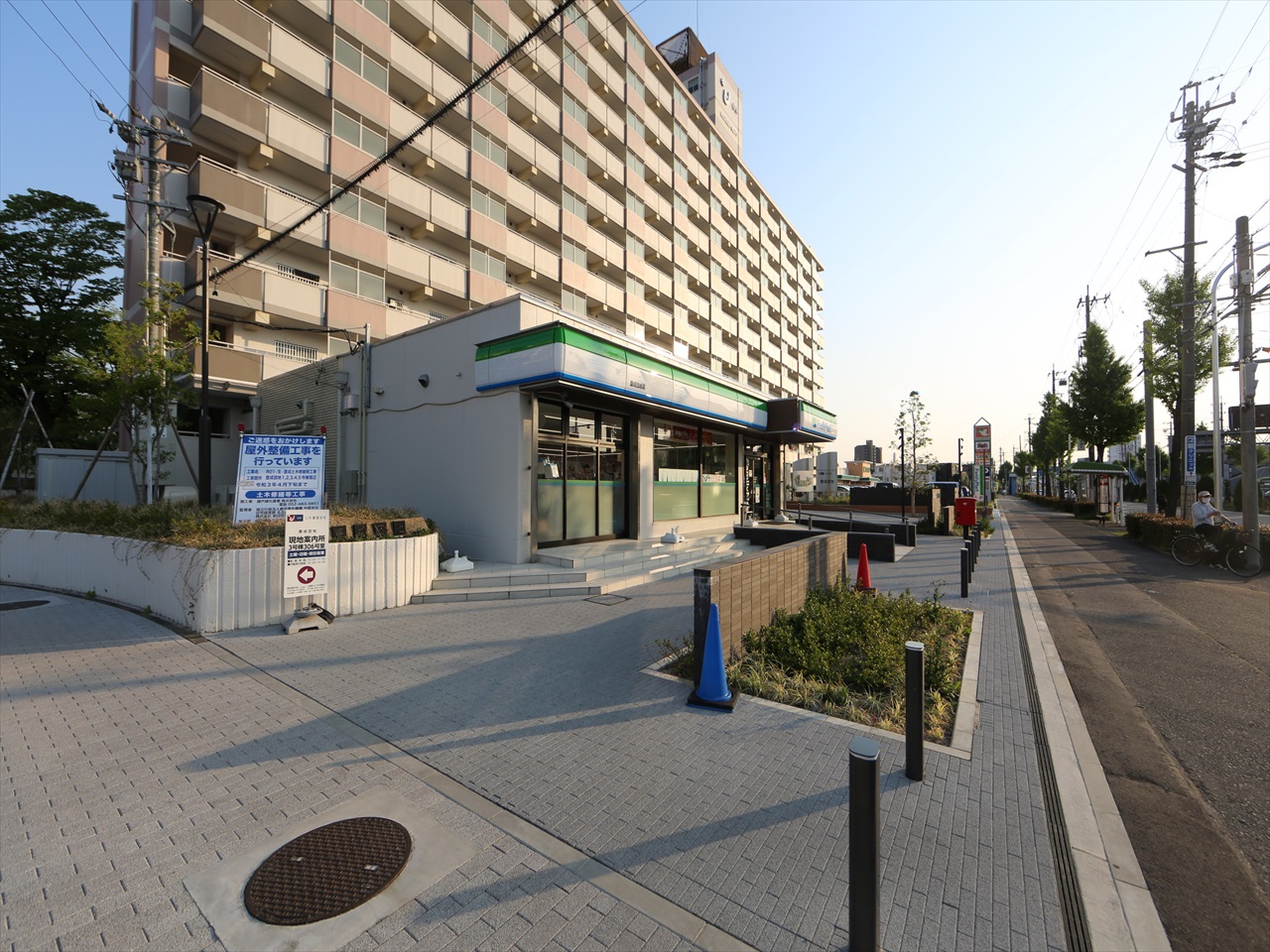 Ｍｉｎｔ　Ｔｅｒｒａｃｅ（ミントテラス） ファミリーマート 豊成団地店（コンビニ）