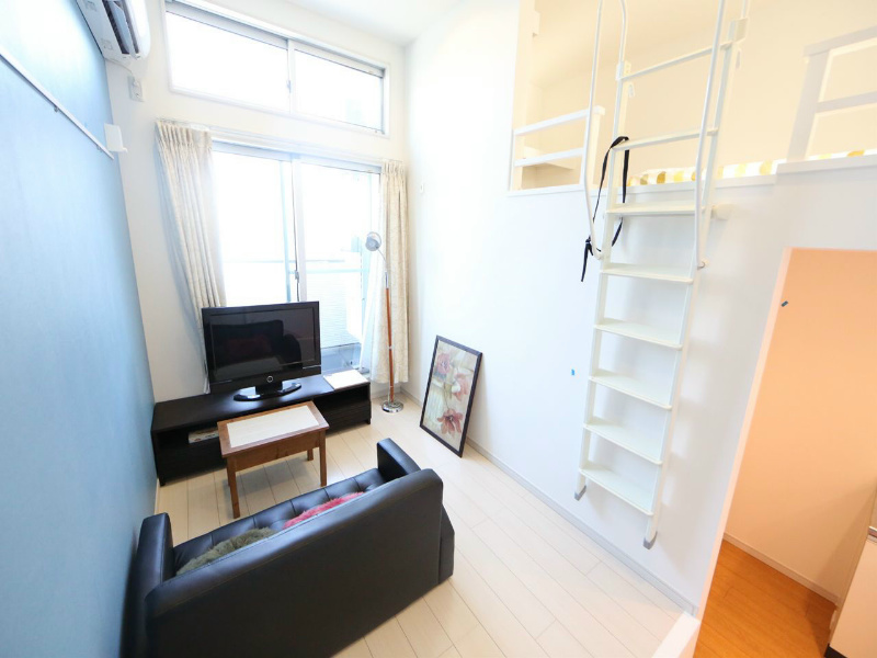 サンクマーレ福住 洋室5帖　上階ロフト5.4帖（収納でもお部屋でも使えます）