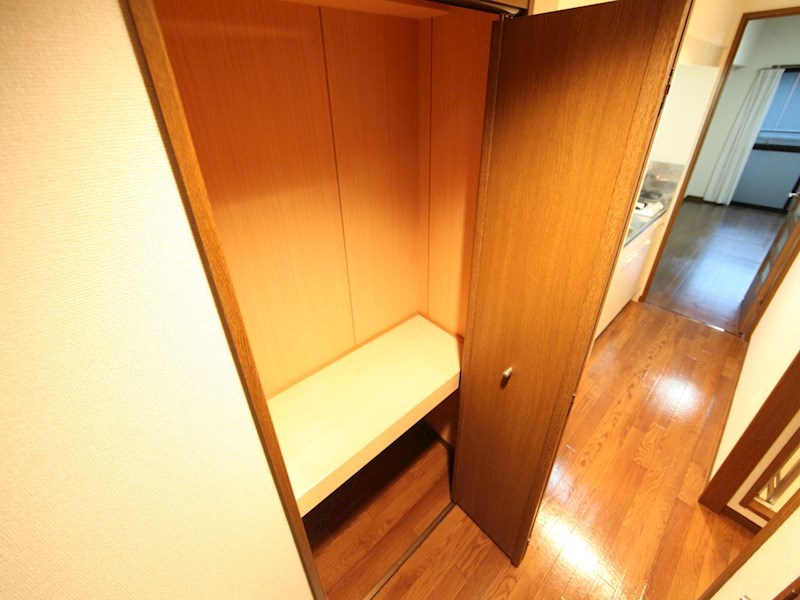 ヴェルディー橘 廊下にある収納（収納充実してます）