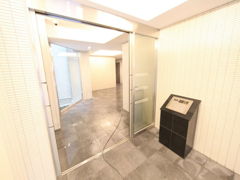 レジデンス悠海 エントランス　オートロック　防犯カメラ　宅配ＢＯＸ
